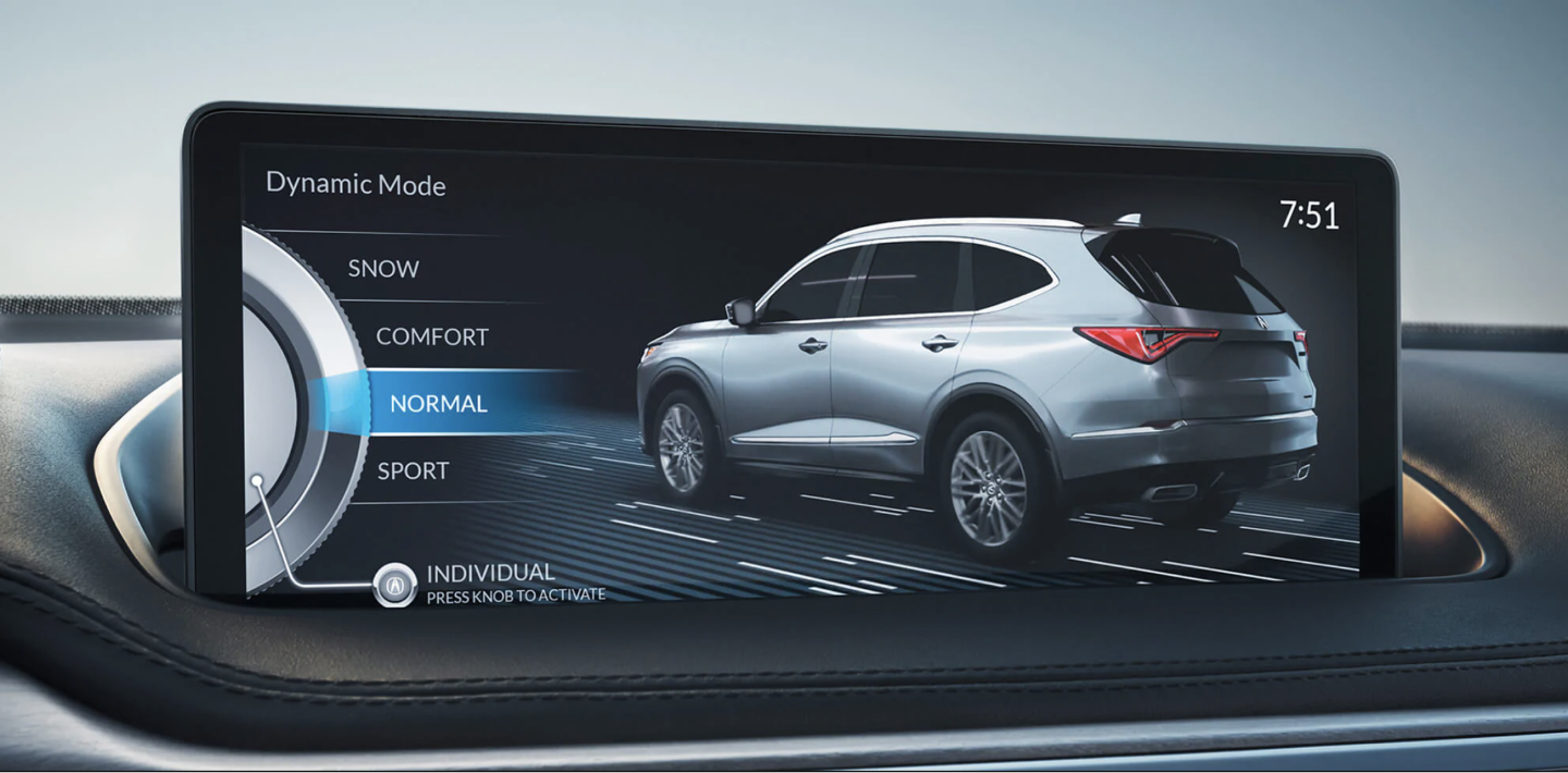 Close-up of the navigation screen in an Acura MDX displaying the different drive modes available to the driver. The mode “NORMAL” is selected and highlighted blue. Gros plan de l’écran de navigation d’un Acura MDX affichant les différents modes de conduite offerts au conducteur. Le mode « NORMAL » est sélectionné et mis en évidence en bleu.